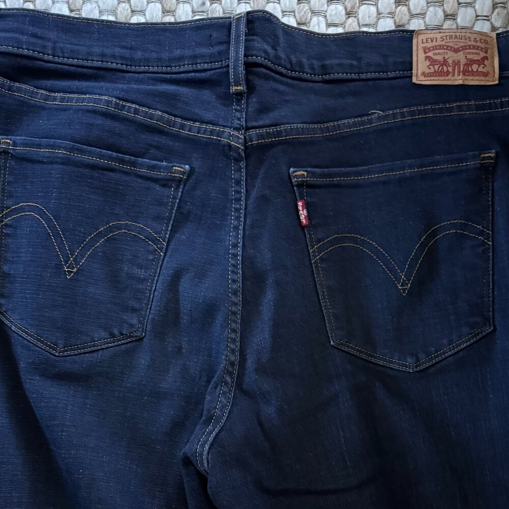 Womens Levi - Classic Straight Jeans